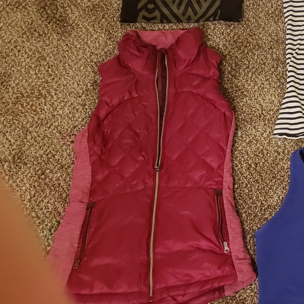 Cross posted Lululemon down for a run vest